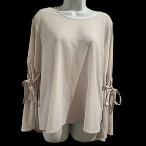 Ivanka‎ Trump top